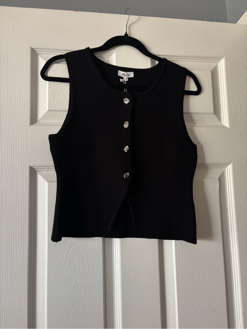 Chic Sleeveless Black Button-Front Knit Shell